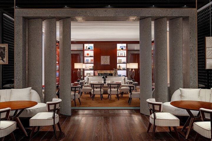 Lobby lounge