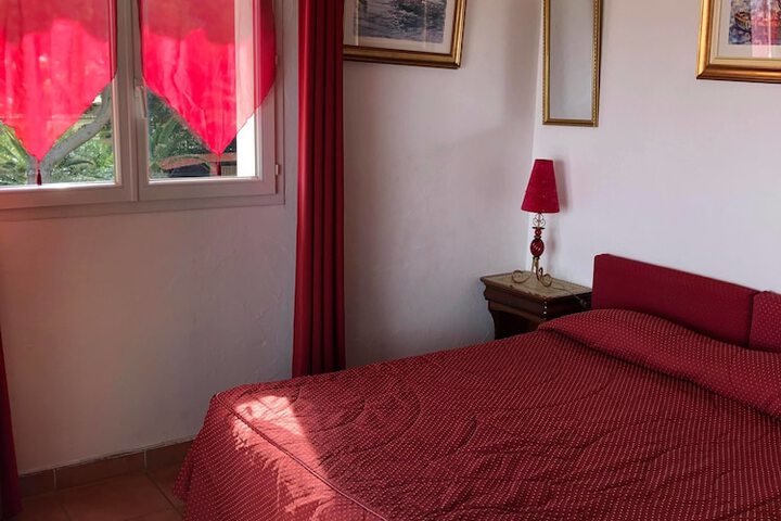 Room 8 of 40