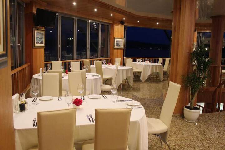 Dining 52 of 81