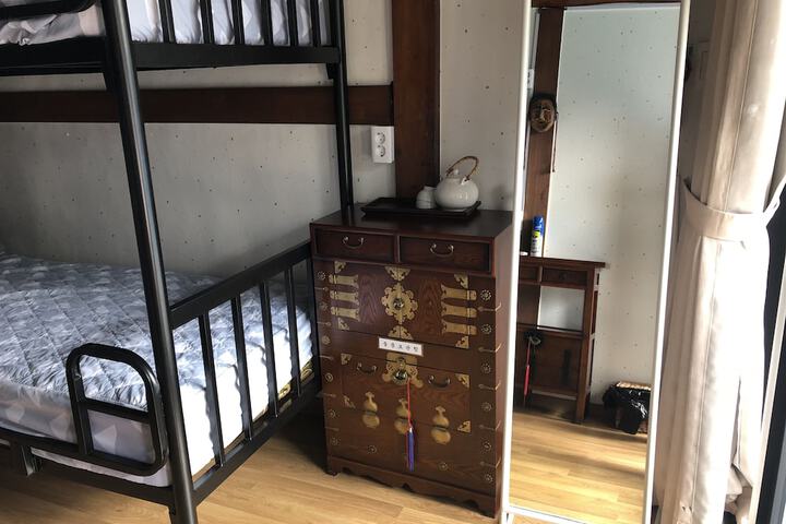 Room 16 of 47