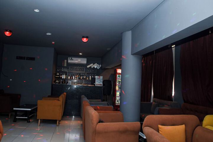 Lounge 66 of 86