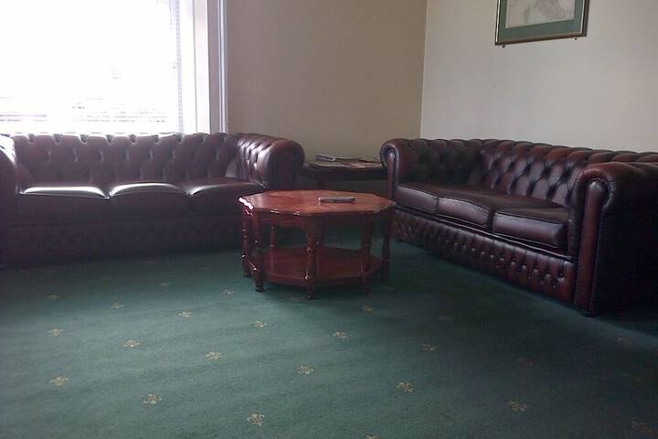 Lounge 9 of 12