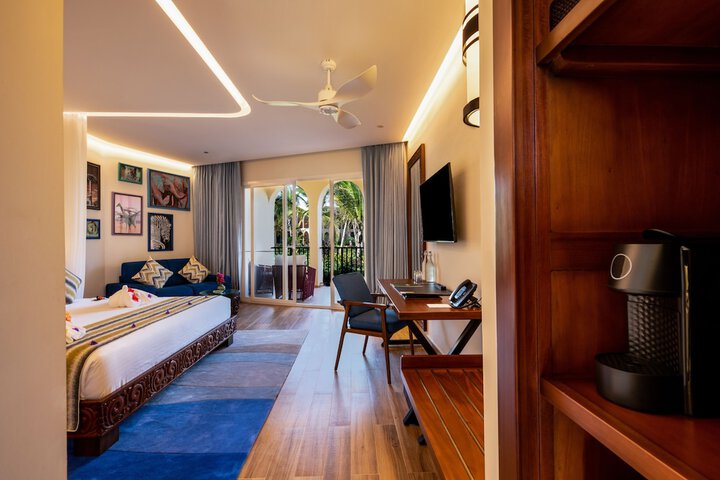Room 3 of 186
