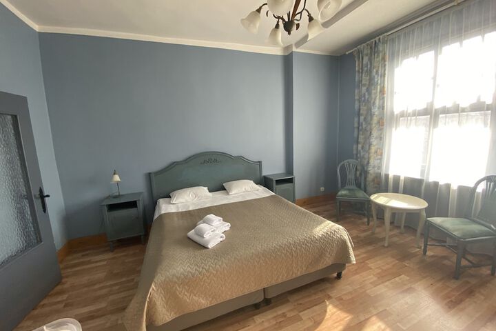 Room 100 of 272