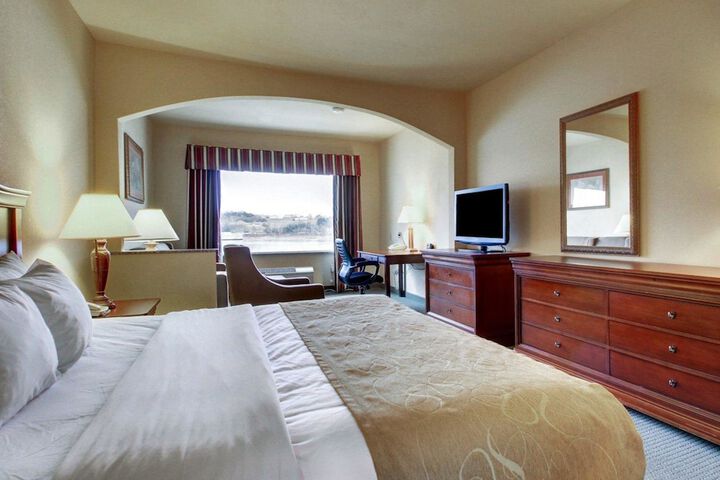 Room 6 of 33
