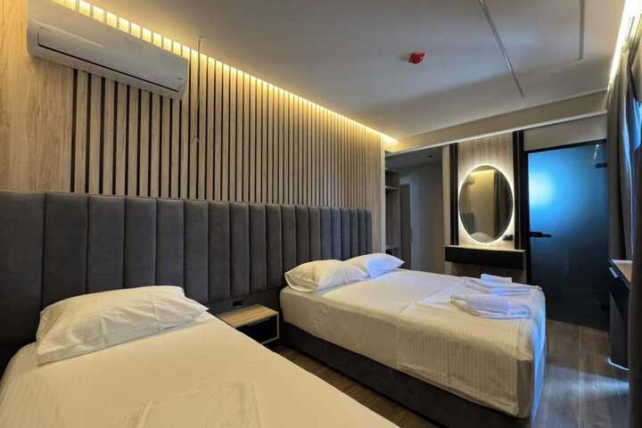 Room 7 of 85