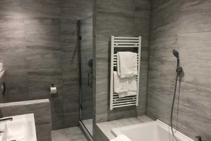 Room 32 of 79