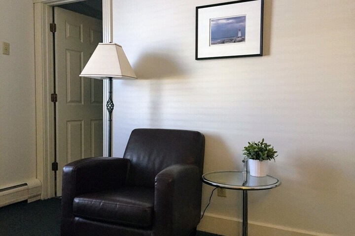 Room 38 of 168