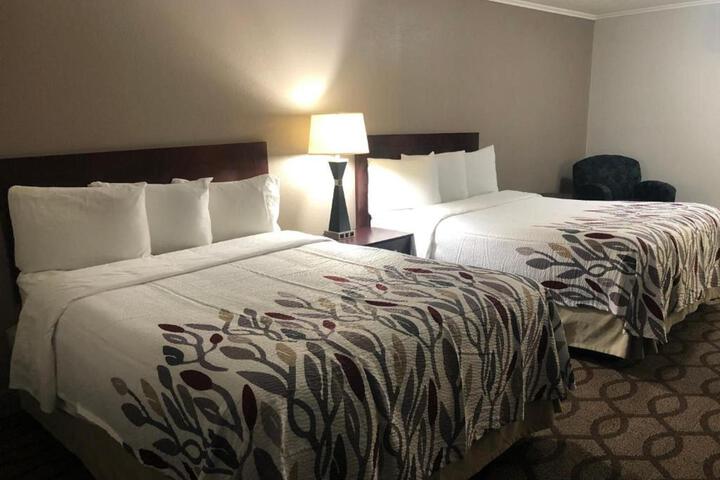 ADA Deluxe 2 Queen Beds (8 of 10)
