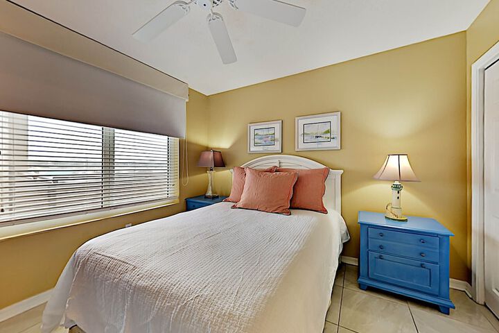 Room 5 of 118
