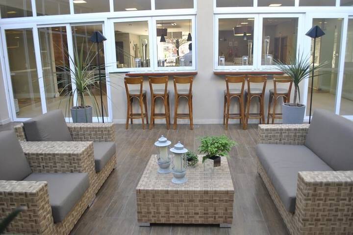 Lobby lounge