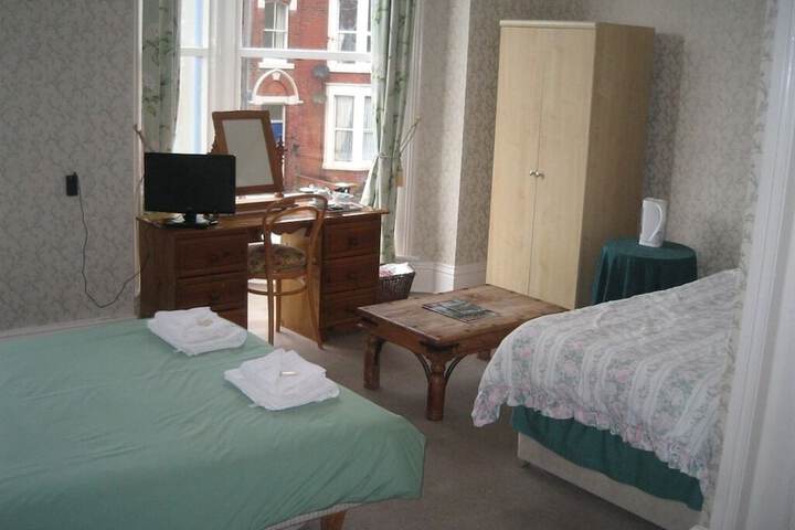 Room 2 of 8