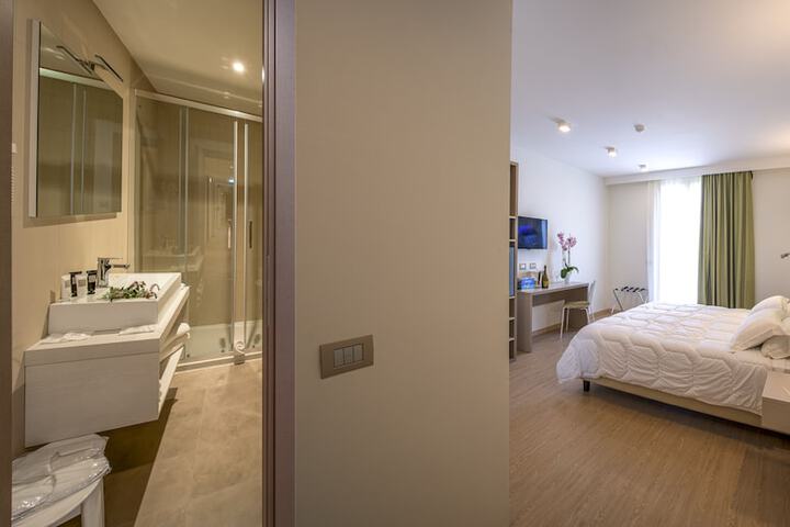 Room 11 of 26
