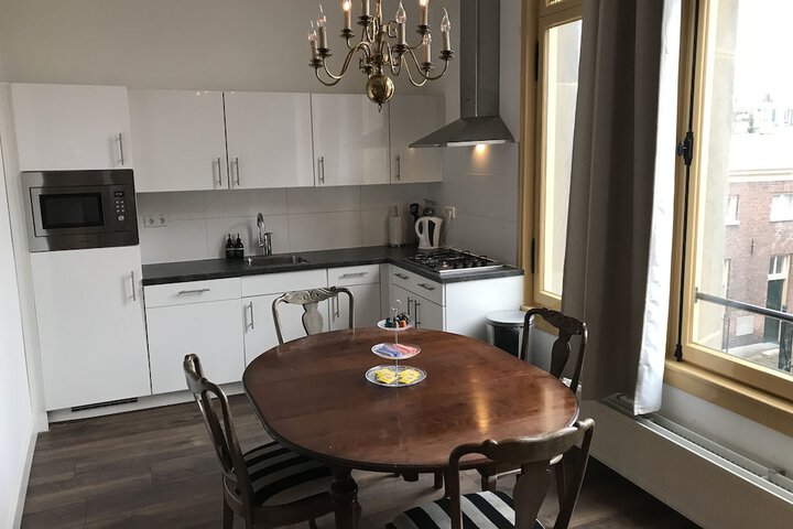 Room 10 of 38