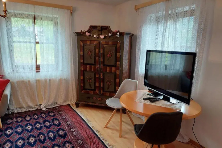 Room 13 of 18