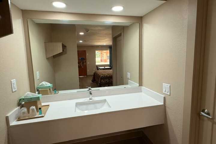 Room 5 of 16