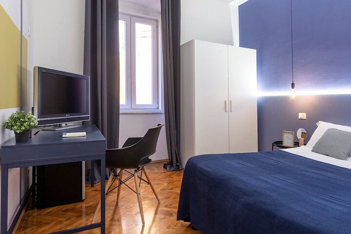 Room 5 of 11