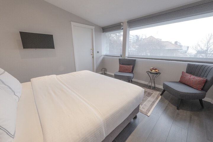 Room 25 of 184