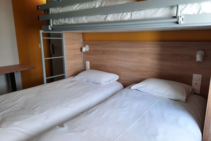 Room 17 of 44