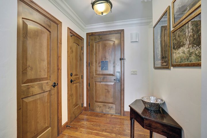 Ballroom/Hall 530 of 569