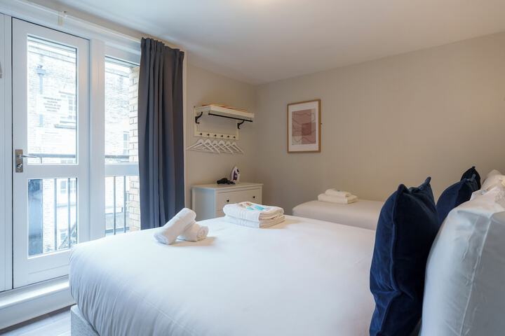 Room 47 of 106
