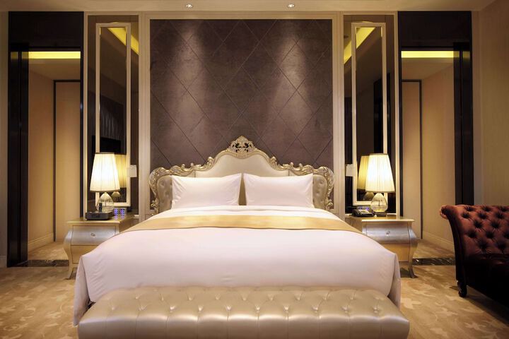 Room 34 of 134