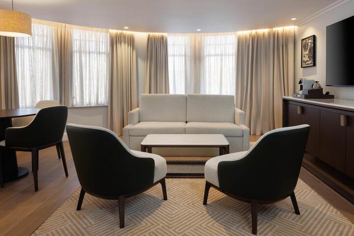Room 40 of 170