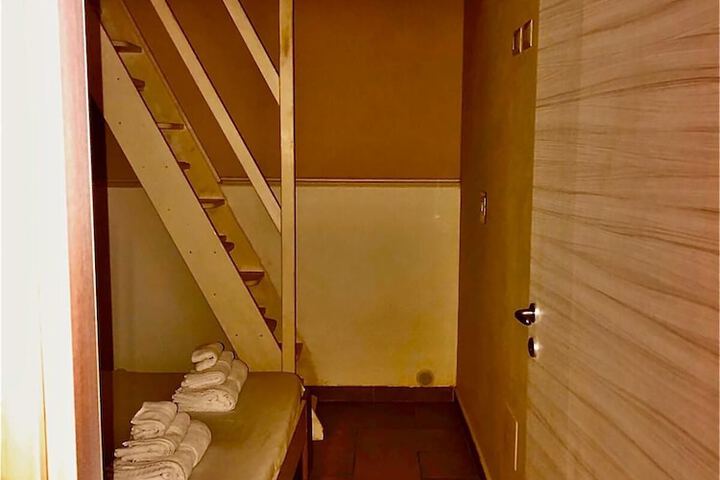Room 2 of 18