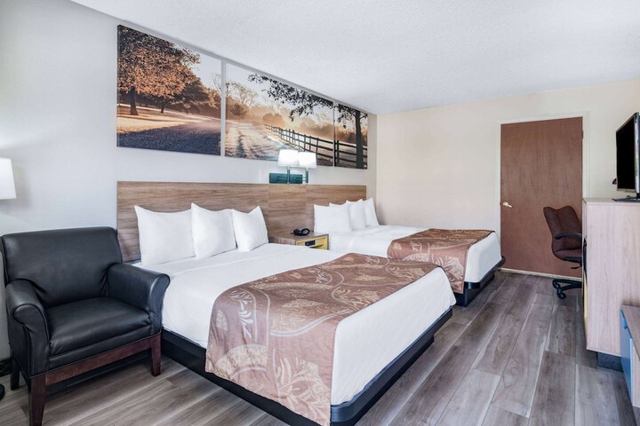 2 Queen Beds Accessible (12 of 12)