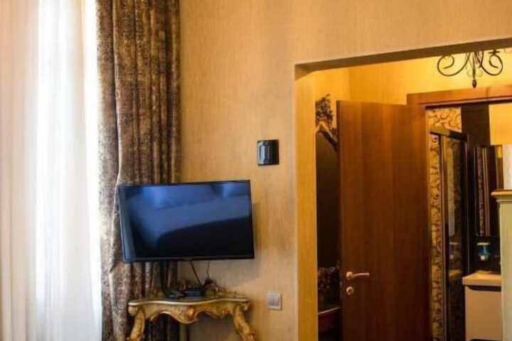 Room 12 of 25