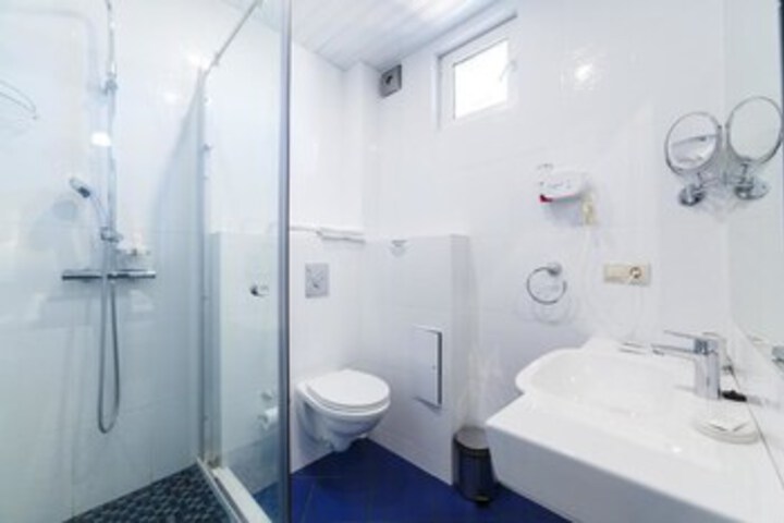Room 3 of 48