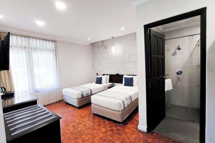 Room 8 of 38