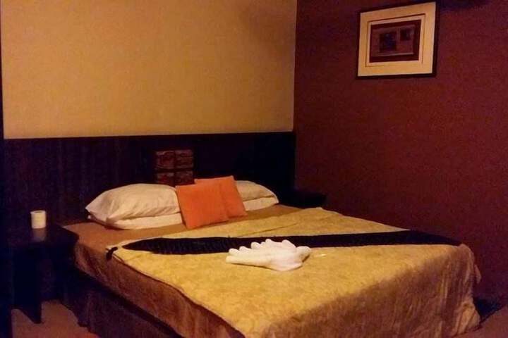 Room 6 of 19