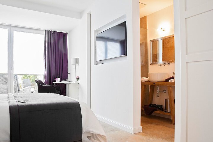 Room 7 of 49