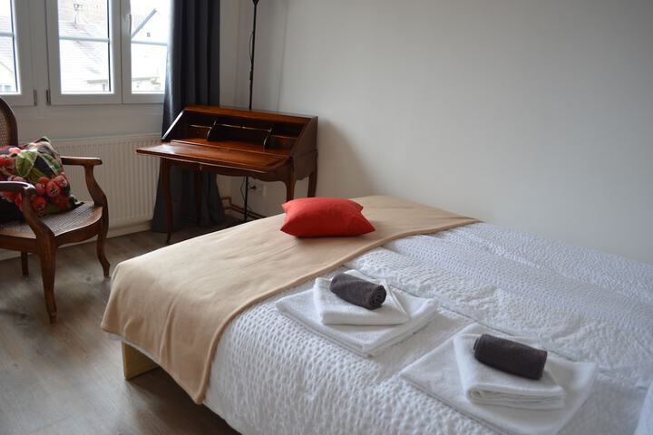Room 6 of 25