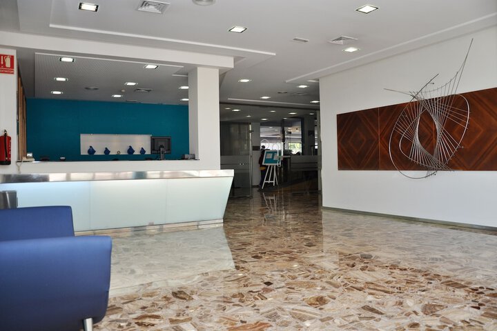 Entrance & Lobby