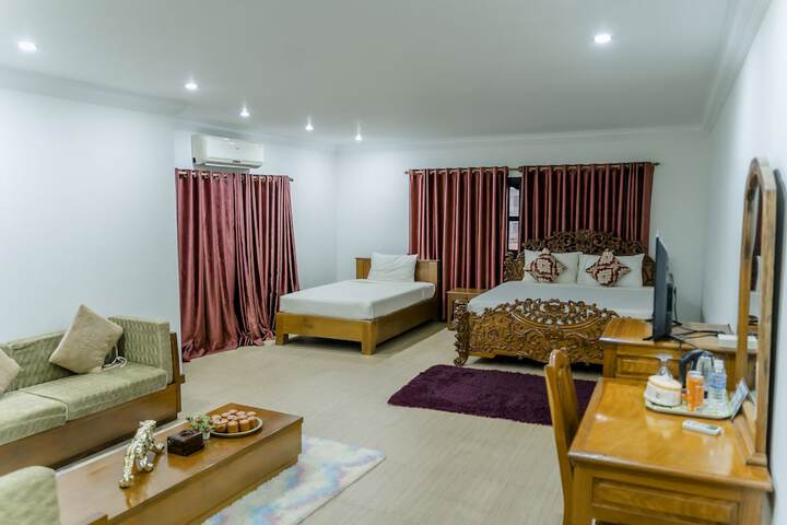 Room 5 of 16