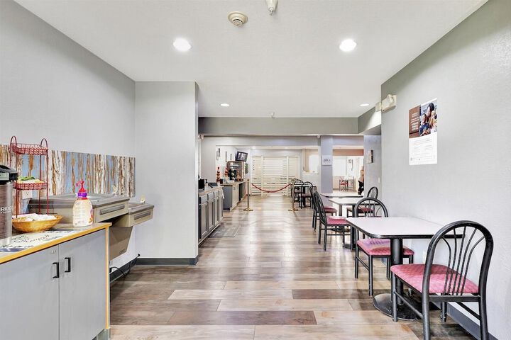 Breakfast/Coffee Service 18 of 30