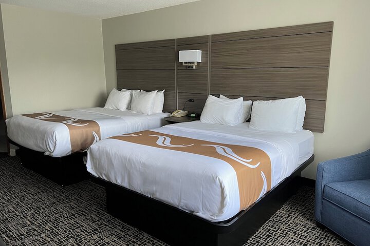 2 Queen Beds (2 of 10)