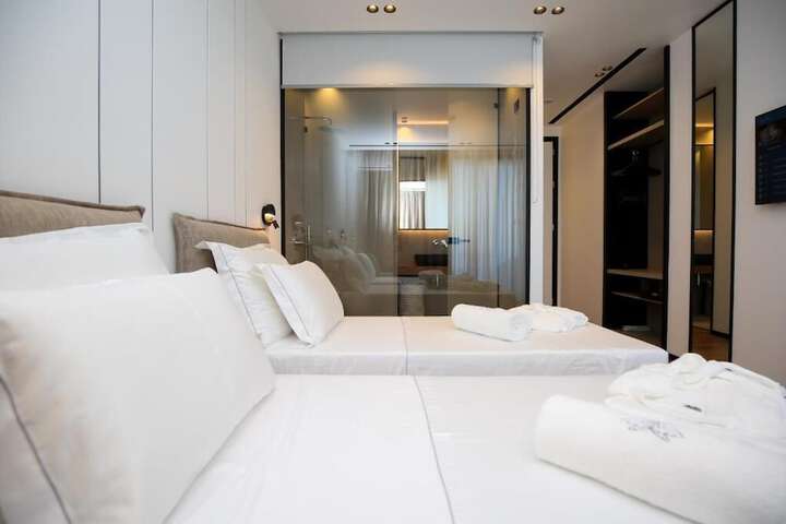 Room 51 of 108