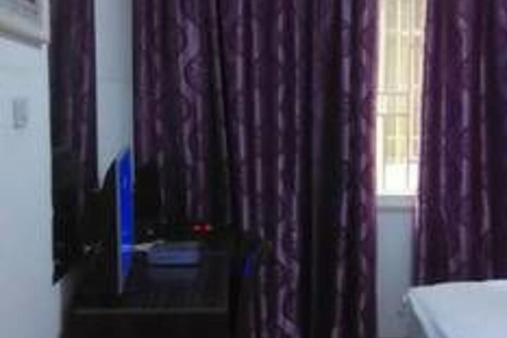 Room 11 of 36