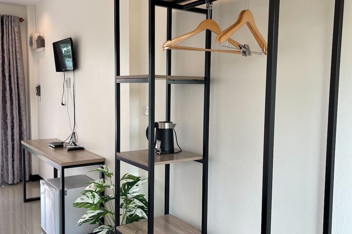 Room 5 of 16