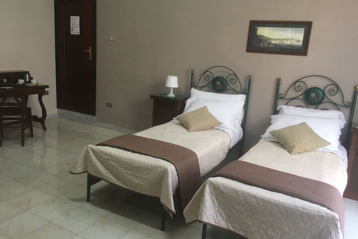 Room 8 of 32