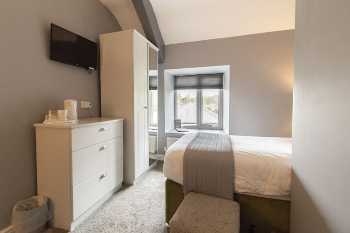 Room 15 of 38
