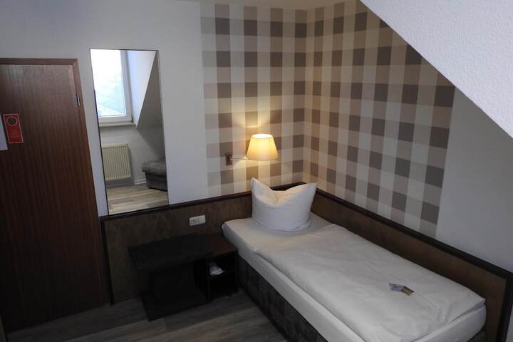 Room 16 of 48
