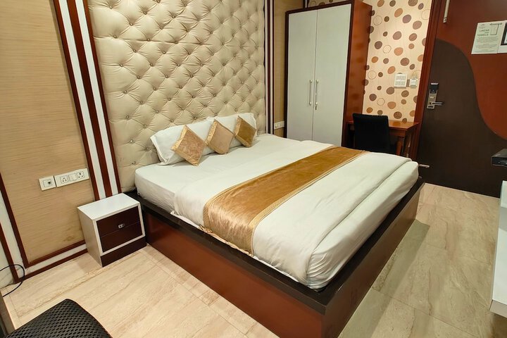 Room 15 of 115
