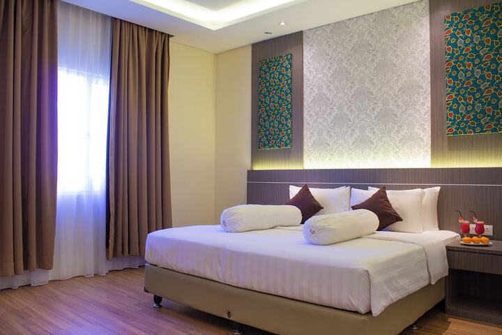 Room 4 of 33