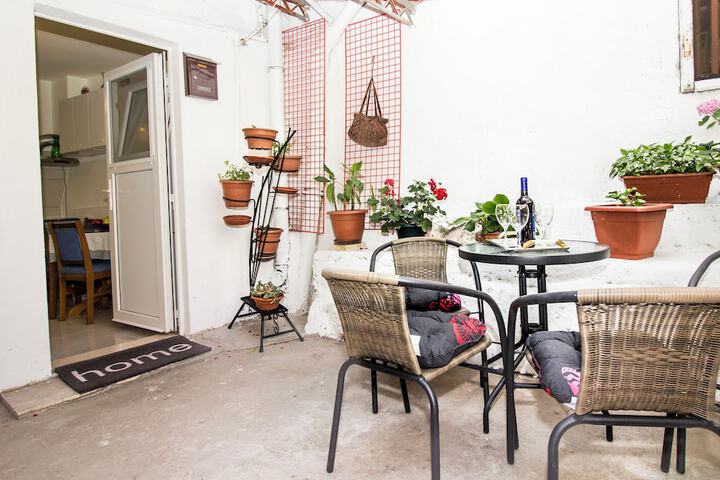 Terrace/Patio 6 of 10