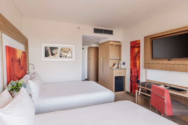 Room 13 of 98