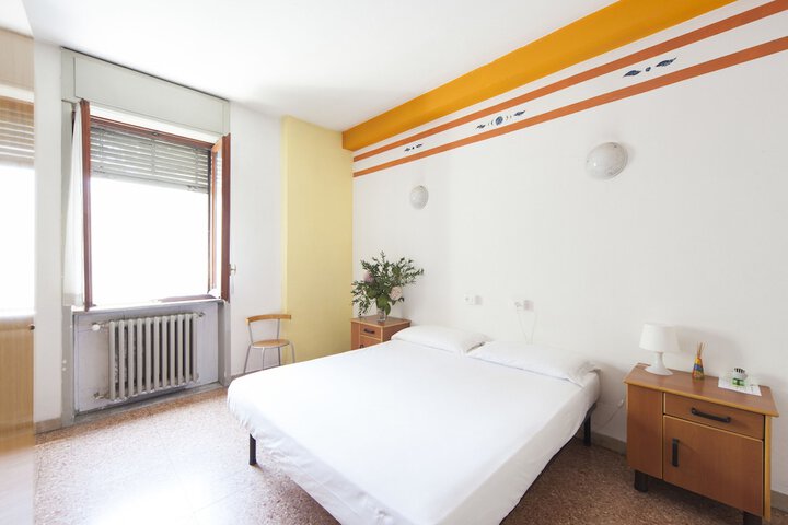 Room 4 of 25